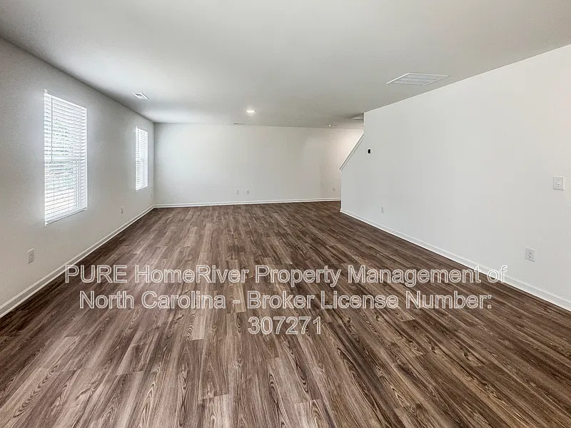 4 bed, 2.5 bath, 2014 sqft, $2,175 — Photo 3