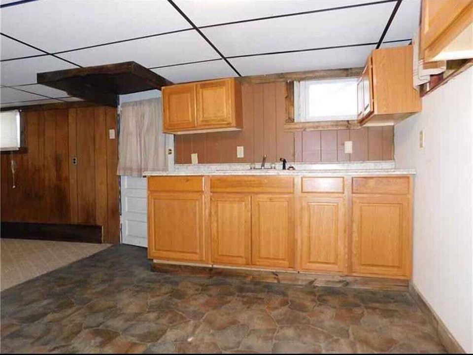 2nd image of 104 S 2nd St #101
