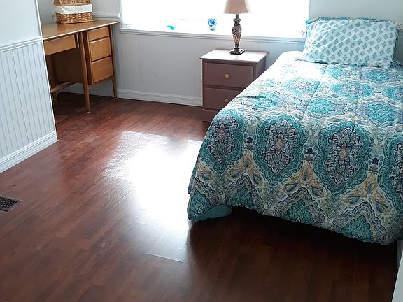 2nd image of 120 Queens Dr