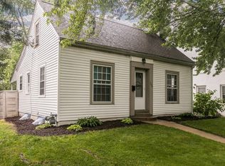 307 33rd St NE, Cedar Rapids, IA 52402