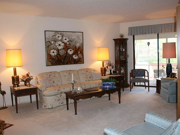 4. Living Room (1) - mls