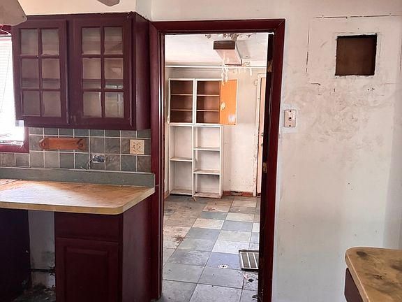 5th image of 311 Windsor St