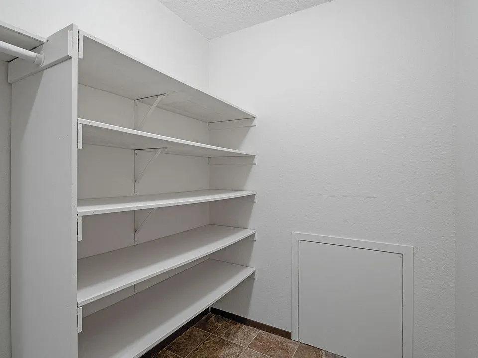 2 Bedroom - 2 Bed / 1 Bath - 860 Sq.Ft.