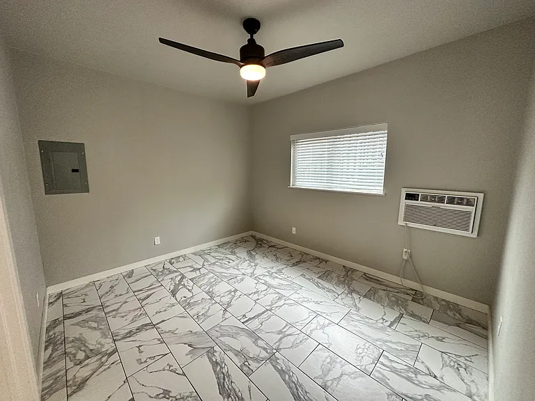 1630 NW 13th St #3 — Photo 8