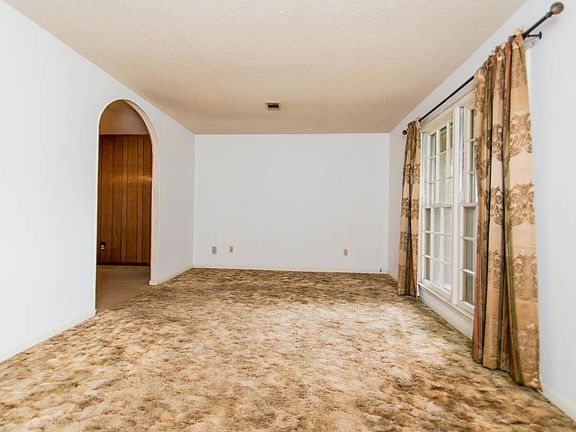 4th image of 102 Sherwood Ct