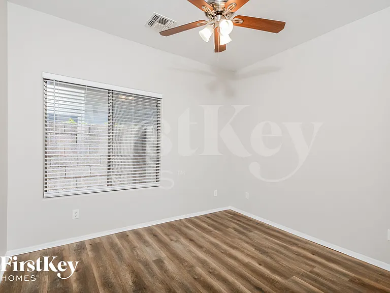 3606 N 129th Ave — Photo 13