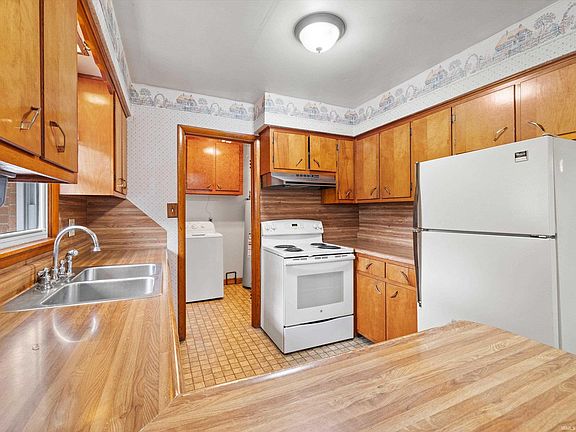 4th image of 1146 N Green Acres