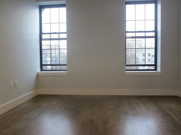 3rd image of 634 Kosciuszko St APT 1