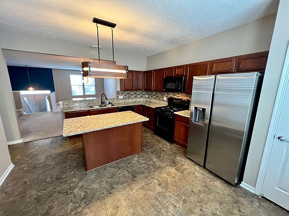 4th image of 247 Woodhaven Dr