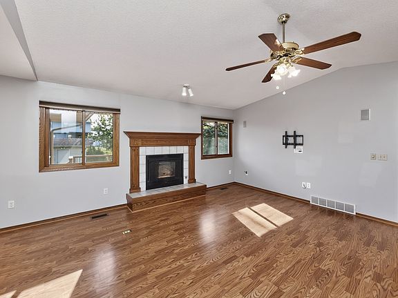 3rd image of 965 4th St
