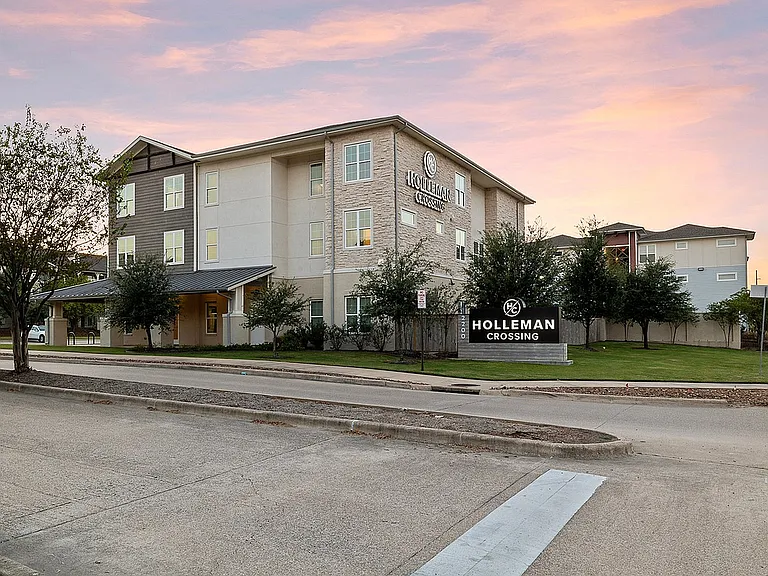 Holleman Crossing — Photo 38