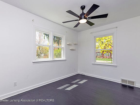 5th image of 448 Collingwood Dr