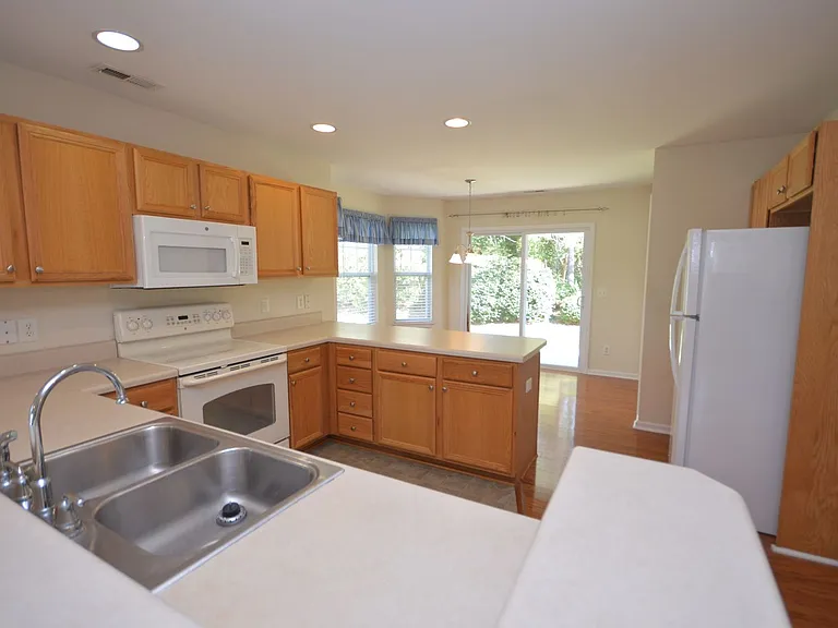 3615 Bison Hill Ln — Photo 7