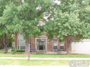 1073 Woodbriar Dr, Grapevine, TX 76051