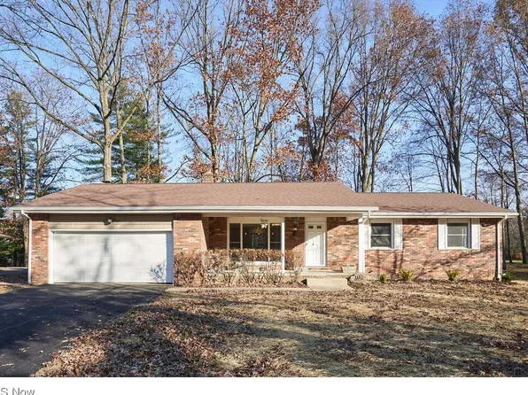 113 Scenic View Dr, Akron, OH 44321