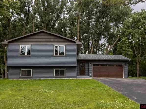 322 Capri Dr, Mankato, MN 56001