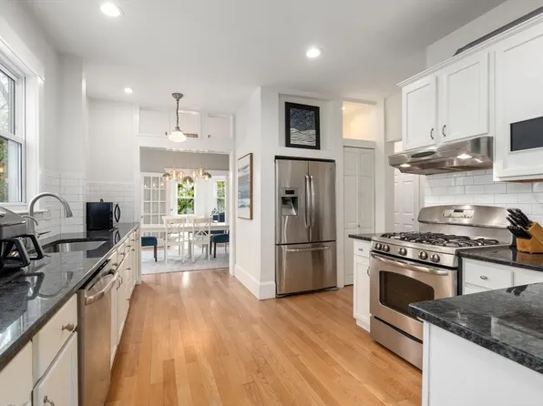 19 Eliot Cres #1, Brookline, MA 02467
