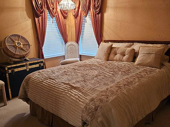 3rd image of 15547 Royal Coach Cir