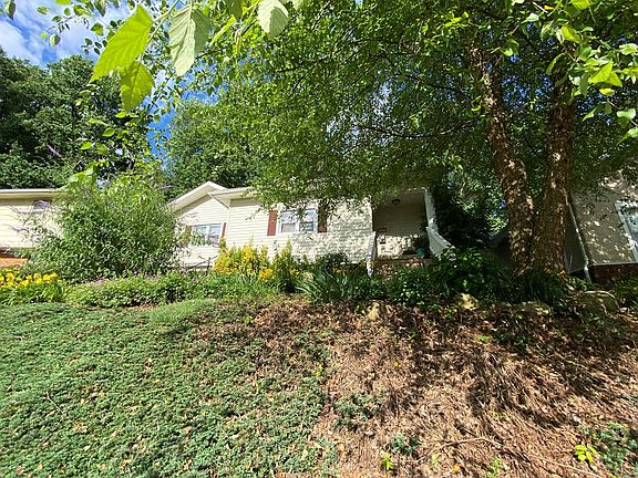 2nd image of 2008 Oakland Cres