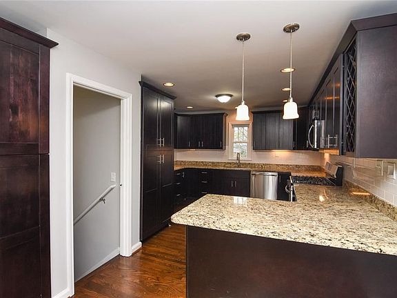 2nd image of 385 N Hillcrest Dr