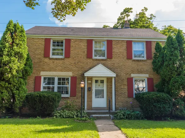 9115 W Hawthorne Ave, Milwaukee, WI 53226