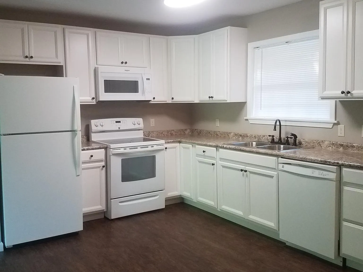 3 bed, 1100 sqft, $1,600 — Photo 2