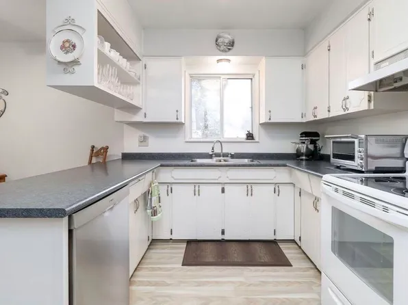 3062 Wellington St, Pt Coquitlam, BC V3B 3X2