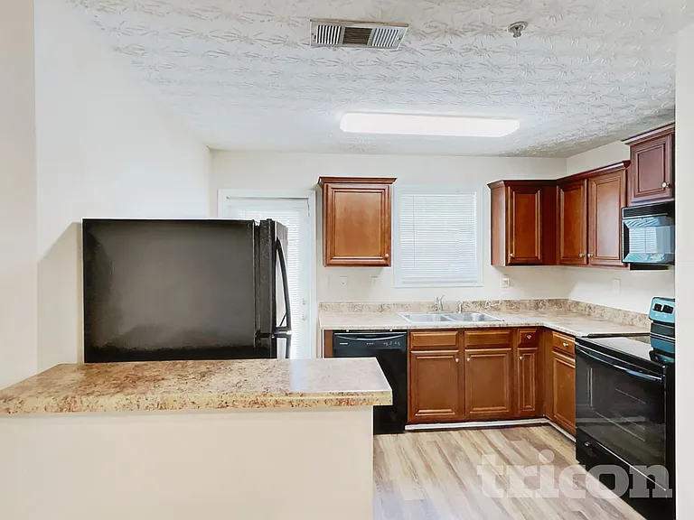 1024 Weatherwood Pl — Photo 5
