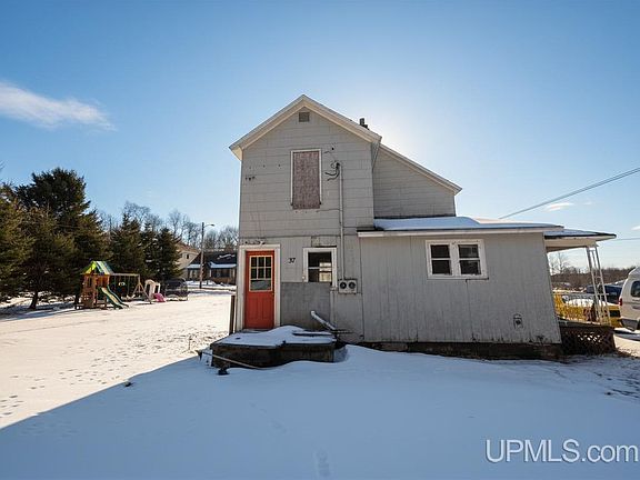 3rd image of 37 Allen St
