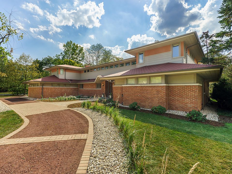 1st image of 255 Meadowbrook Dr