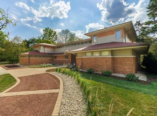 255 Meadowbrook Dr, Northfield, IL