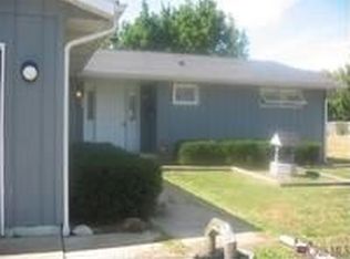 1020 Cook St, Uhrichsville, OH 44683