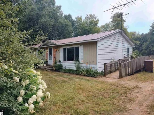 2044 S School Rd, Sterling, MI 48659