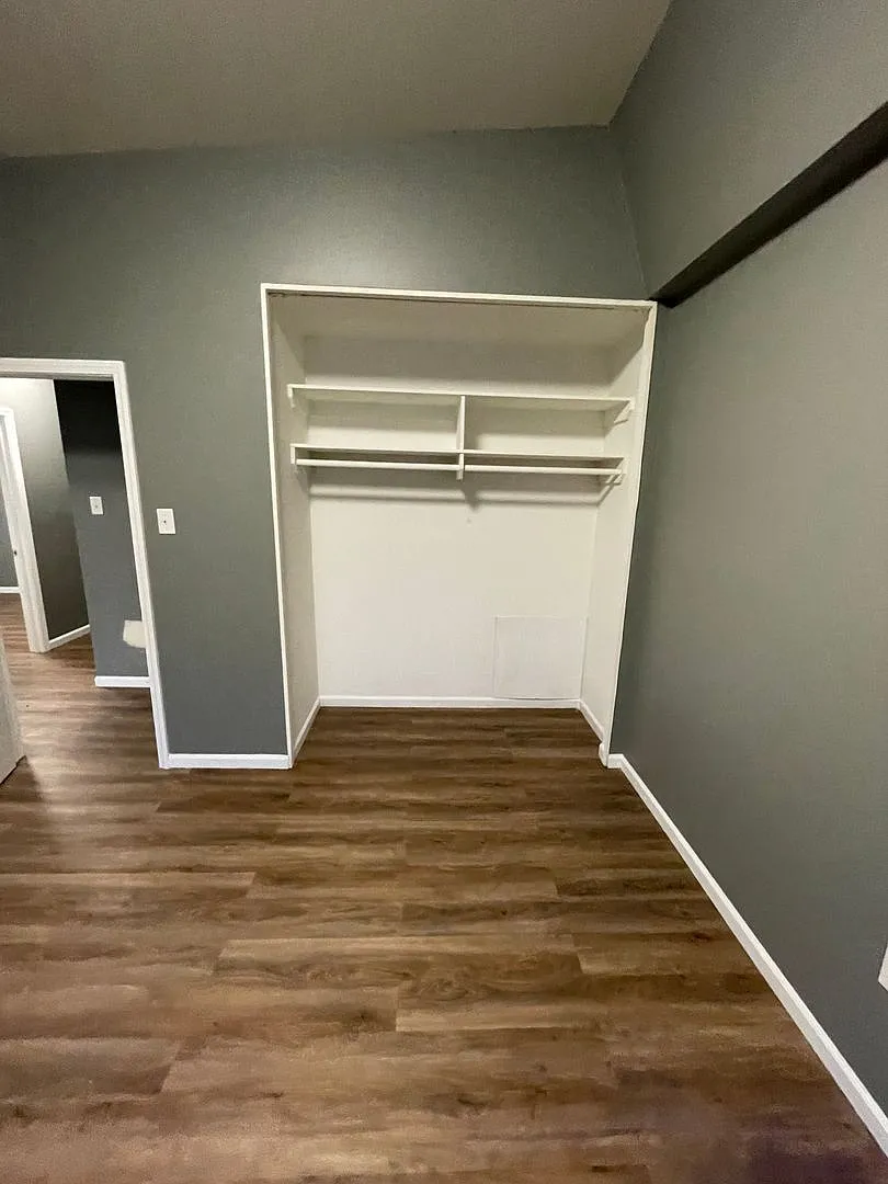 3 bed 1 bath duplex — Photo 2