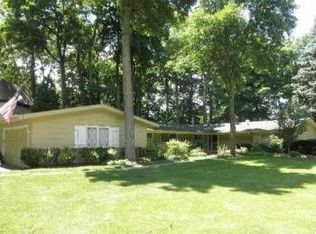 10 Darby Ln, Lincolnshire, IL