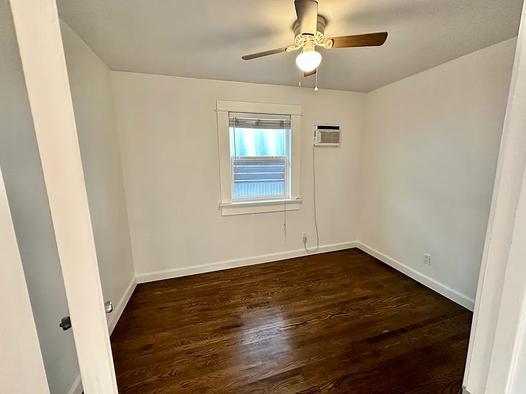 3861 42nd St — Photo 37
