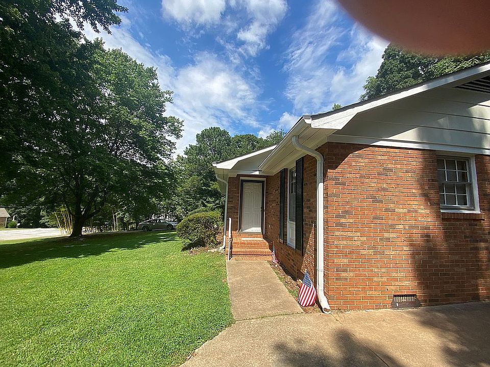 2nd image of 129 Clint Ct