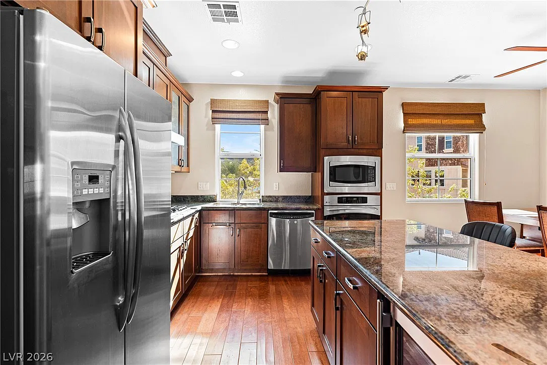 2 bed, 2.5 bath, 1599 sqft, $2,350 — Photo 4