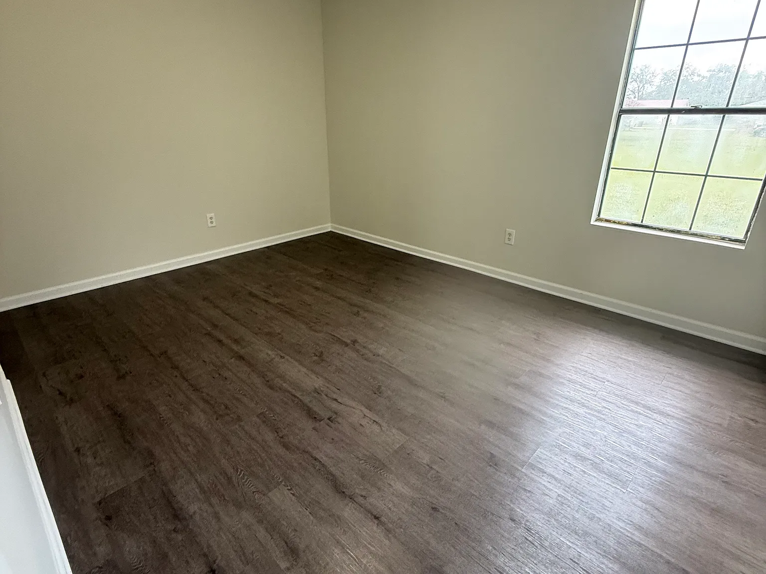 4 bed, 1.5 bath, 1300 sqft, $1,400 — Photo 3
