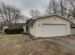 2008 Crescent Dr, Champaign, IL 61821
