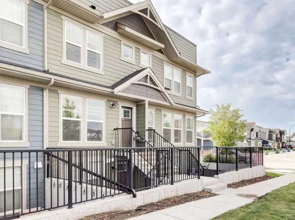 408 NW Cranbrook Sq SE, Calgary, AB T3M 3E3