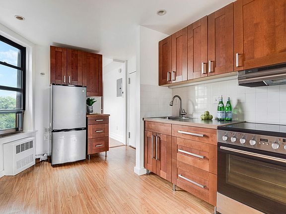 3rd image of 15 Leroy St APT 17