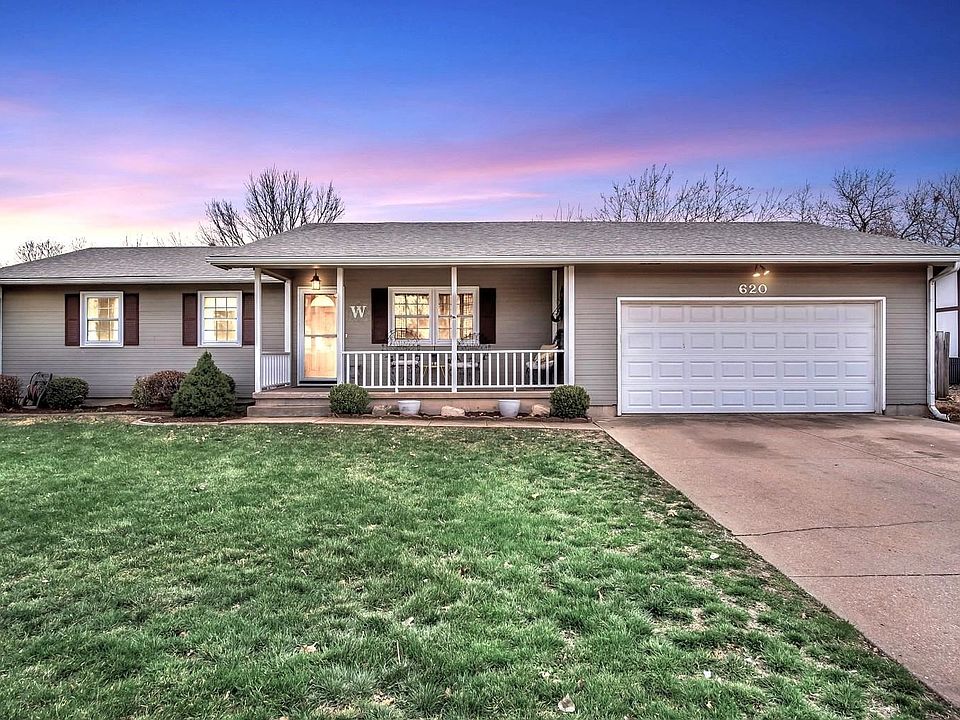 1st image of 620 Meadowlark Ln