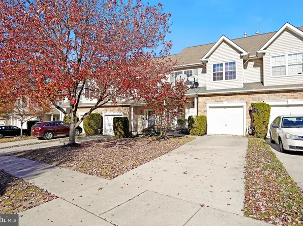 204 Hidden Dr, Blackwood, NJ 08012