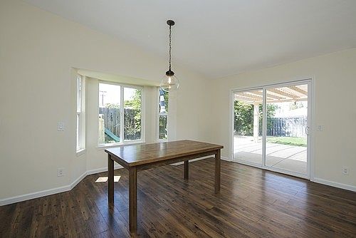 5th image of 869 Rosemary Ln