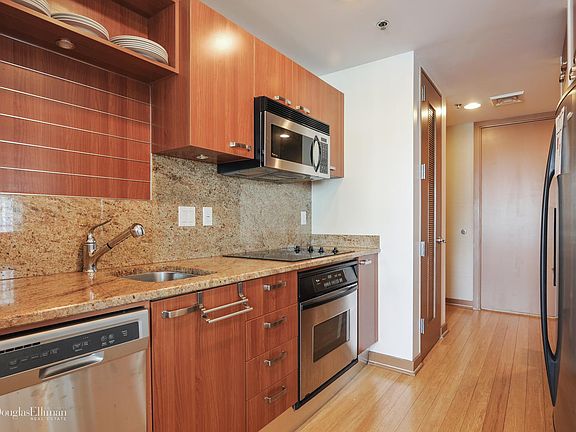 4th image of 1395 Brickell Ave #3001