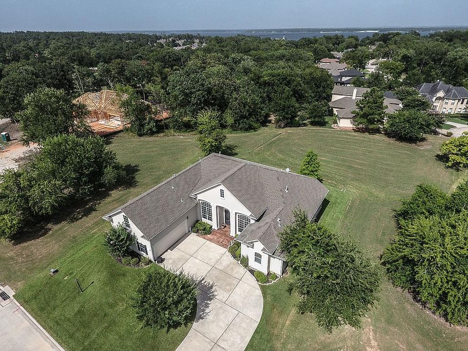1st image of 147 Hillsborough Dr W