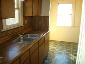 3rd image of 1144 W 87th St