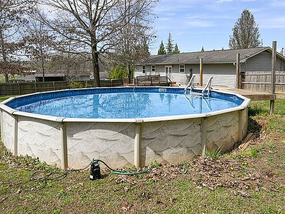 4th image of 3326 Carmen Ln SE