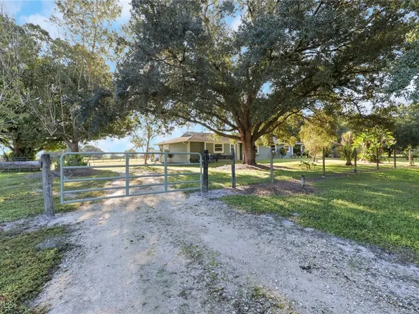 953 Niles St, Labelle, FL 33935